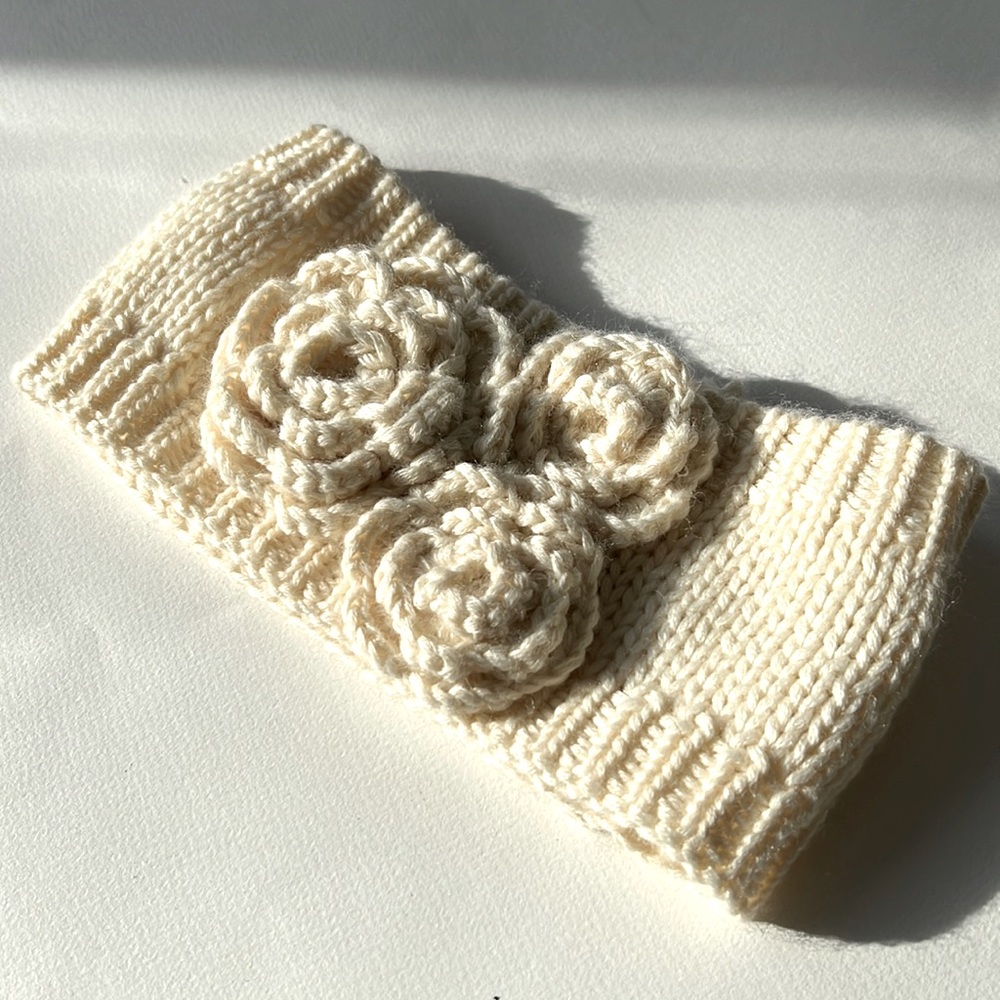 J.Crew Factory off white knit headband with floral design 🤍